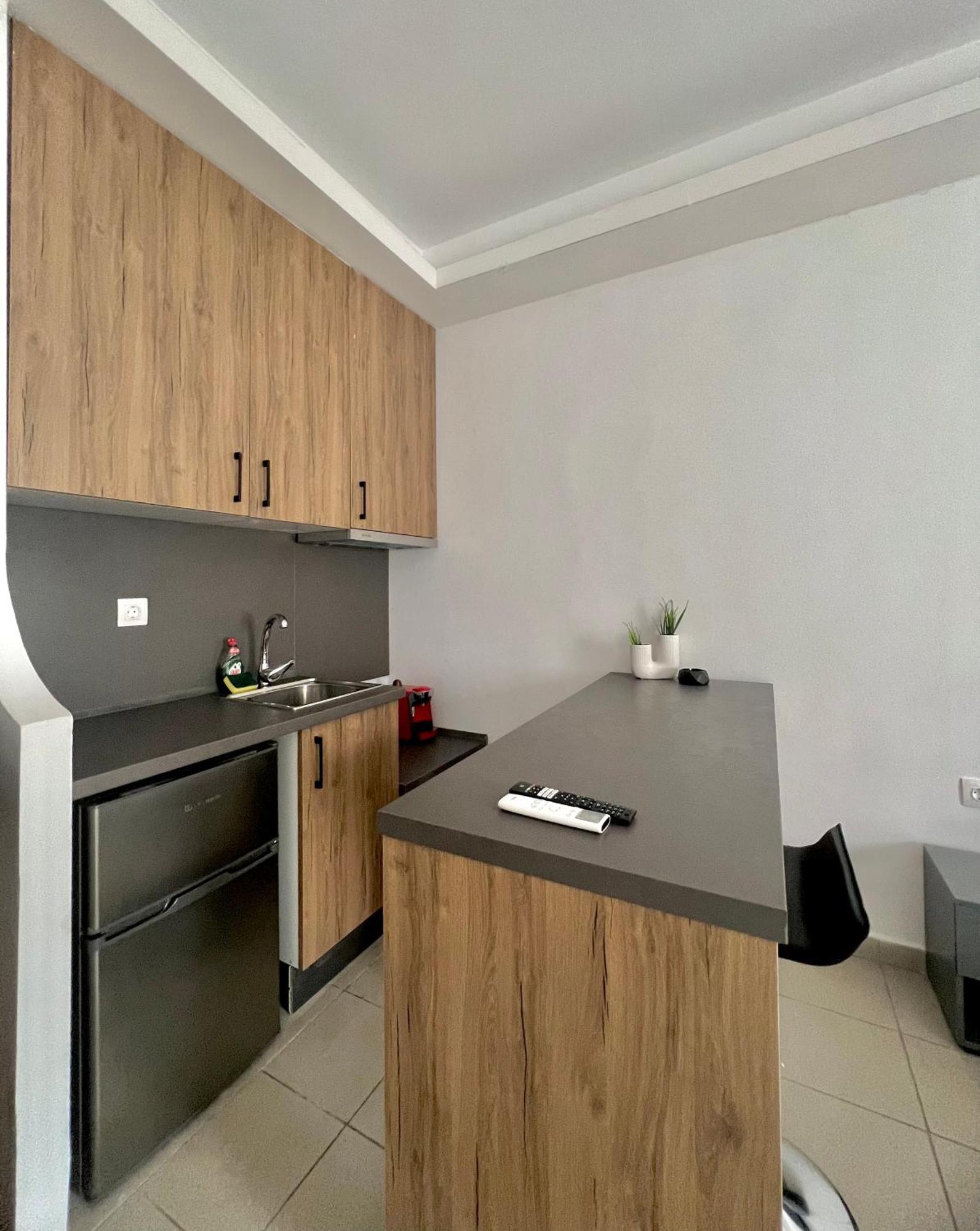 Central Apartment 6 Larissa Bagian luar foto